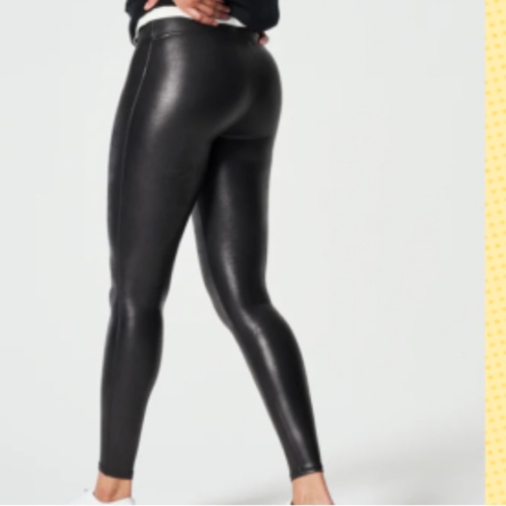 FLASH SALE ‼️Boutique BLACK Matte Faux Leather Leggings Pants!